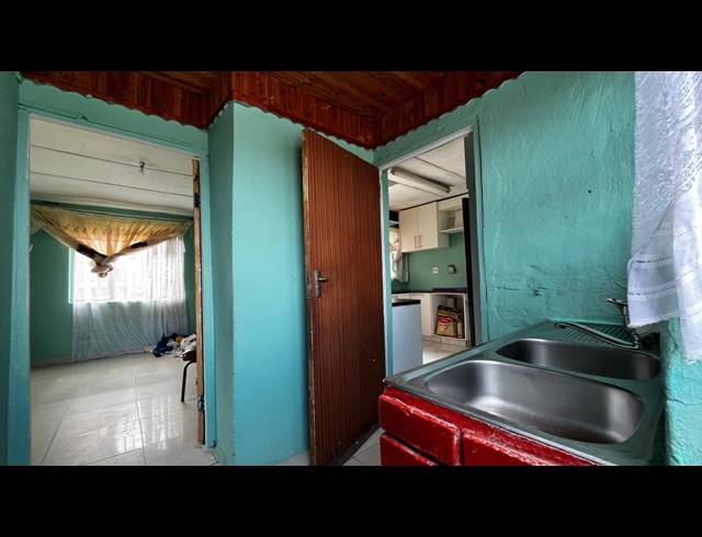 5 BEDROOM HOUSE FOR SALE IN UMLAZI BB